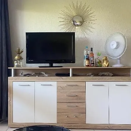 Les Pieds Dans L Eau De Betty 50 M