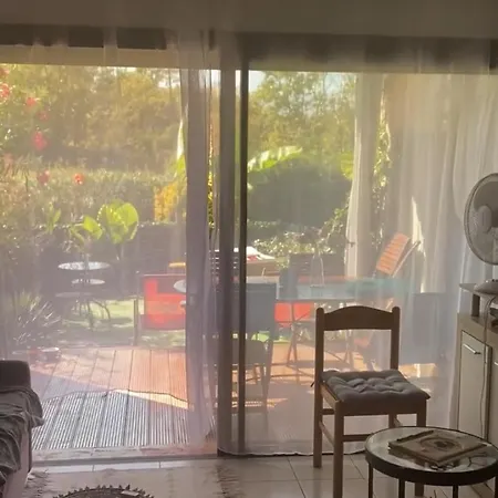 Les Pieds Dans L Eau De Betty 50 M Ghisonaccia