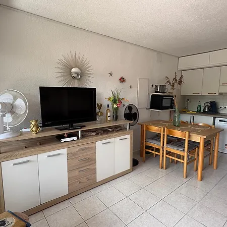 Les Pieds Dans L Eau De Betty 50 M Ghisonaccia