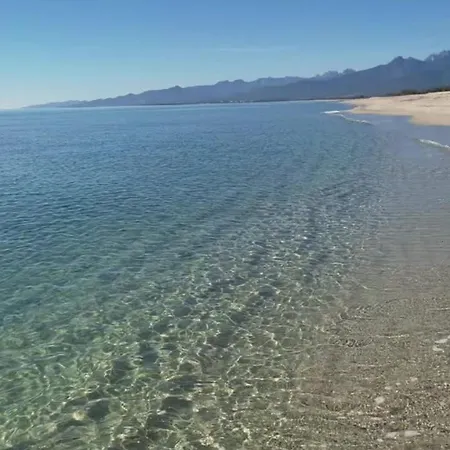 Les Pieds Dans L Eau De Betty 50 M * Ghisonaccia