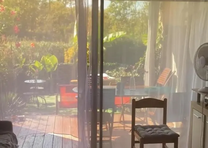 Les Pieds Dans L Eau De Betty 50 M Ghisonaccia