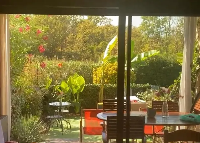 Les Pieds Dans L Eau De Betty 50 M * Ghisonaccia