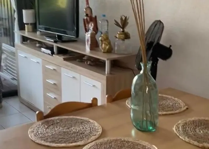Les Pieds Dans L Eau De Betty 50 M Apartmán *
